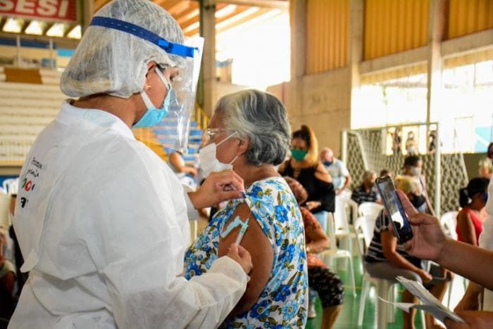 Famurs aponta desabastecimento de vacinas contra gripe e Covid-19 no RS