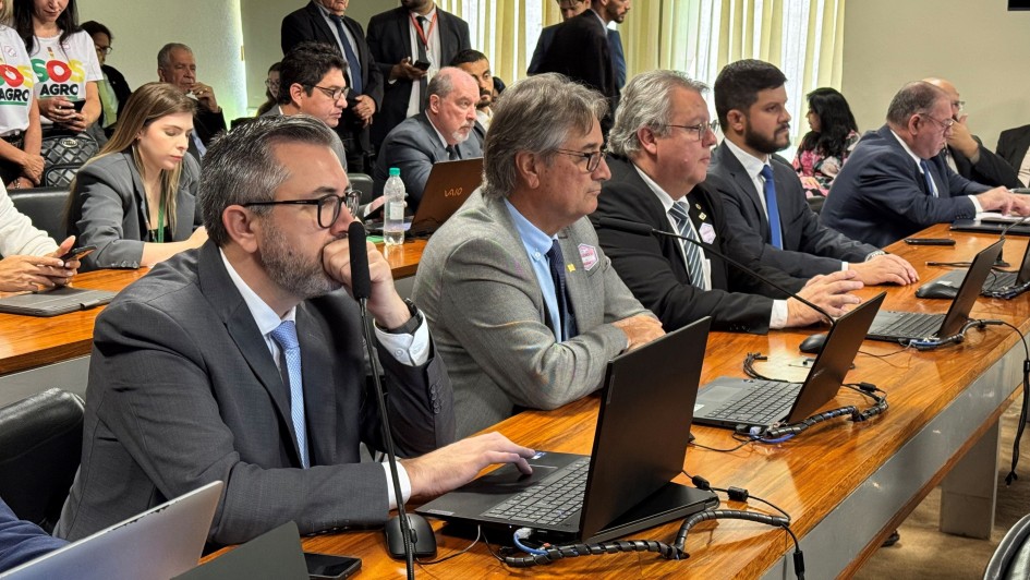 Governo do RS defende no Senado uso do fundo do pré-sal para dívidas rurais