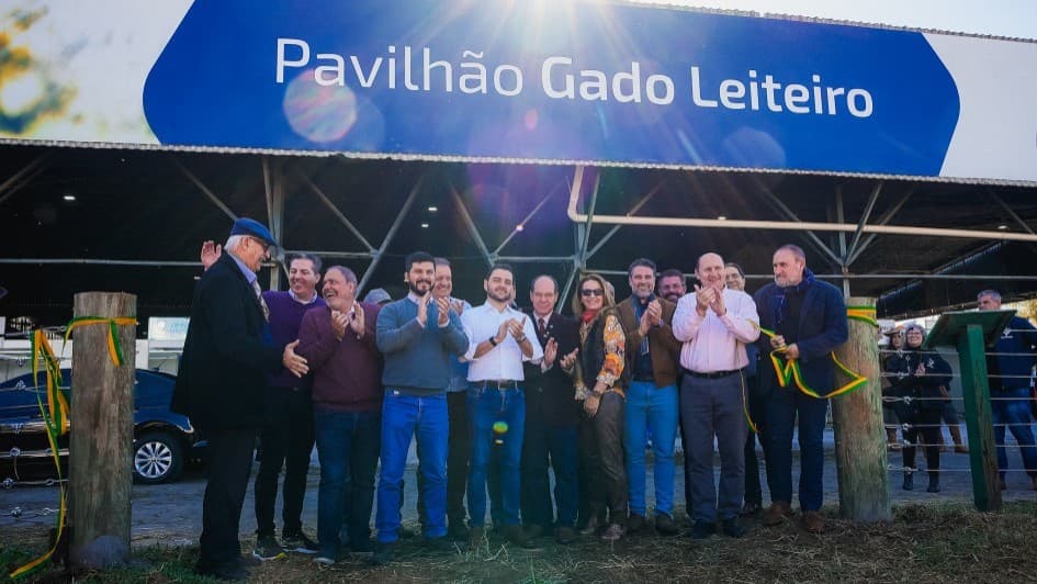 Fenasul Expoleite 2026 movimenta setor leiteiro com investimento de R$ 1 milhão