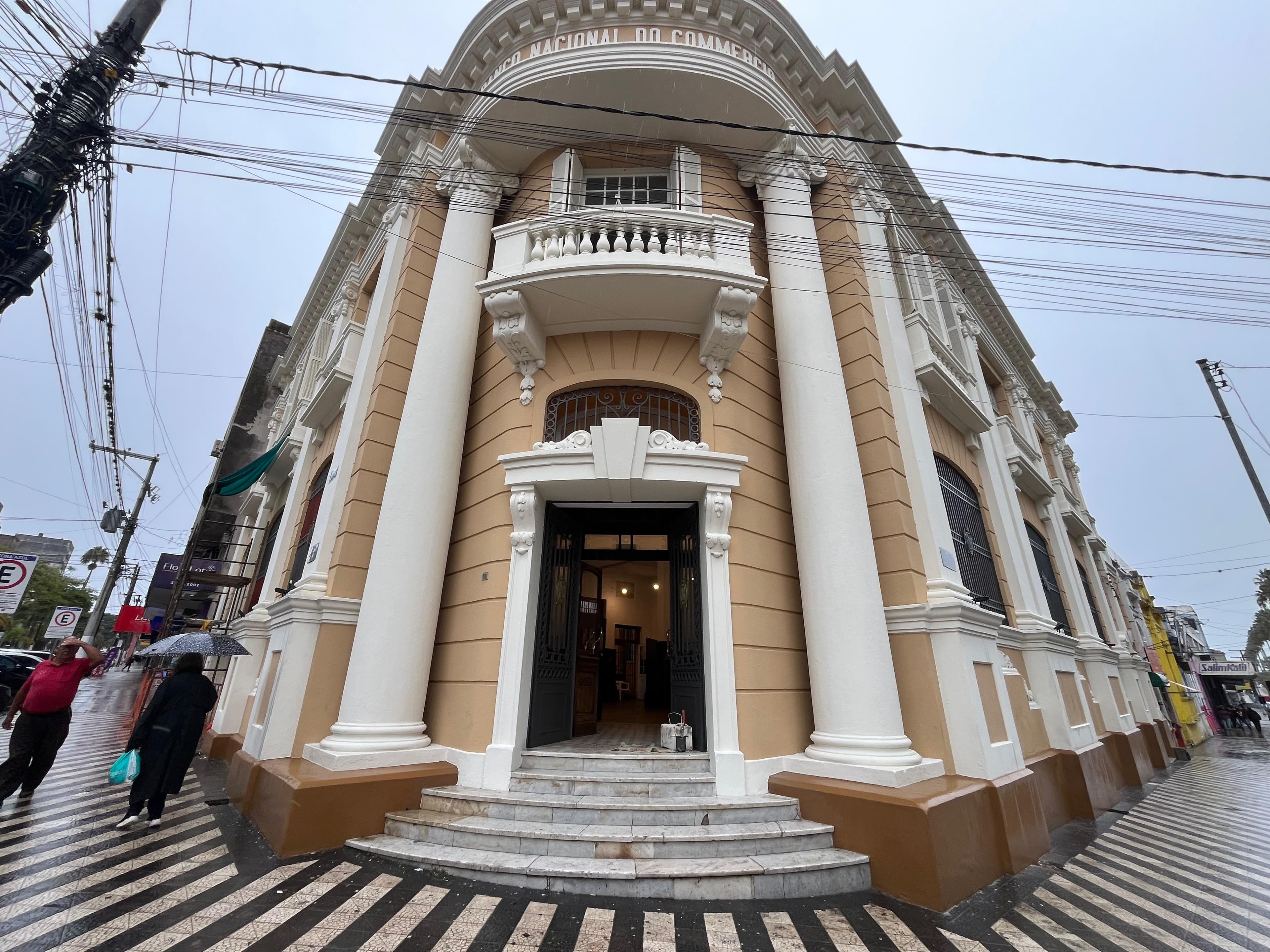 Casa de Cultura Pedro Wayne em Bagé Resgata Cores Originais de 1929 em Revitalização Histórica