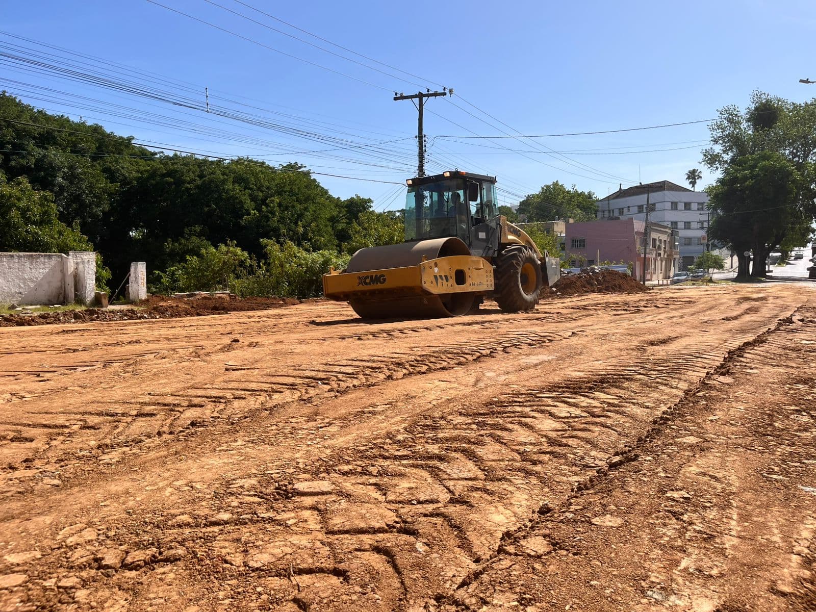 Obras de Repavimentação Bloqueiam Ruas João Telles e Flores da Cunha em Bagé
