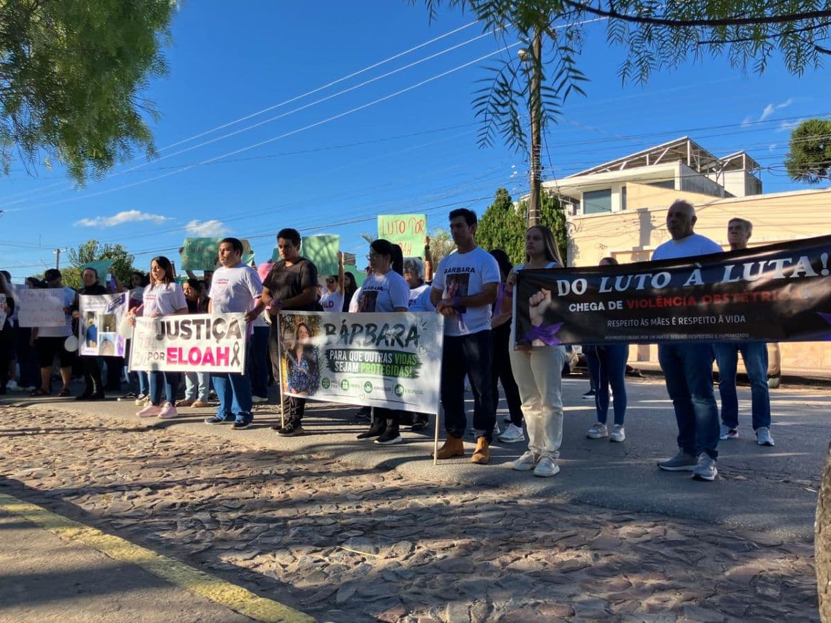 Manifestação em Bagé cobra melhorias na Santa Casa após morte de jovem